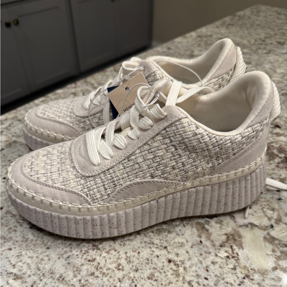Universal Thread Cream Woven Lace-Up Sneakers
